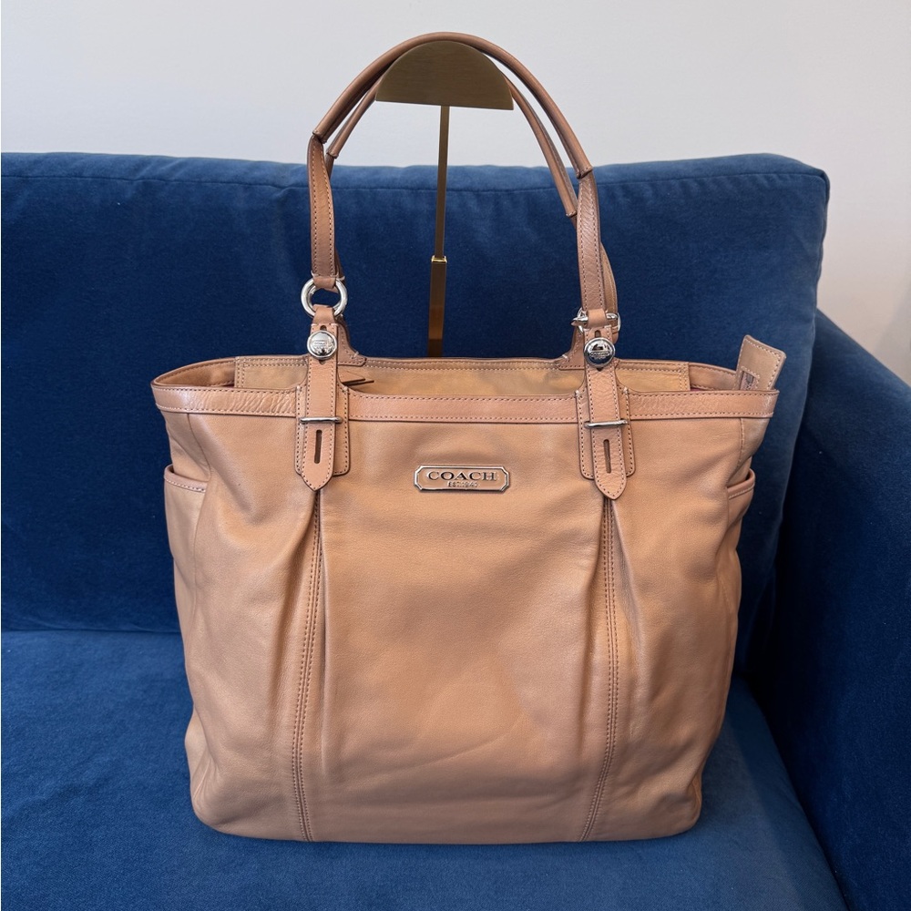 Coach Beige/Tan Leather Shoulder Tote